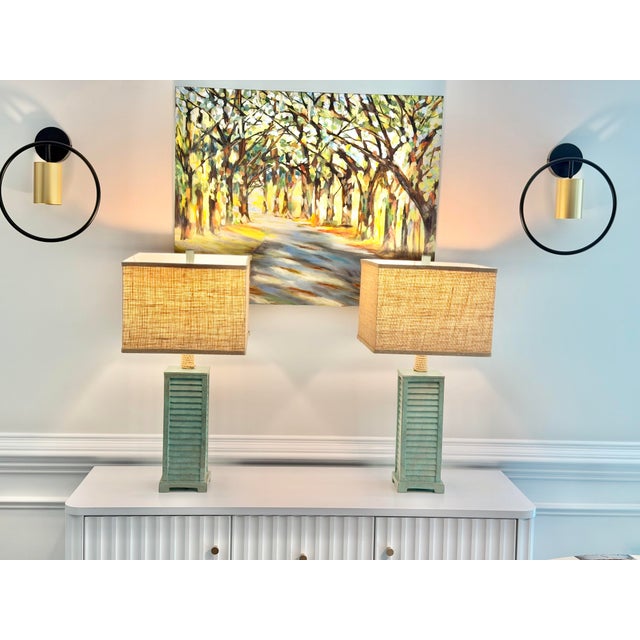 1990s Coastal Verdigris Green/Gold Column Table Lamps With Burlap Shades - a Pair For Sale In Charleston - Image 6 of 8