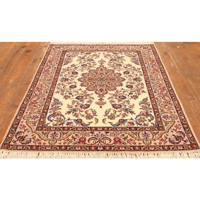 Middle Eastern Rug in Wool For Sale - Image 9 of 11