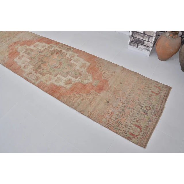 Turkish 1950s Soft Terracotta and Sand Medallion Rug For Sale - Image 3 of 10