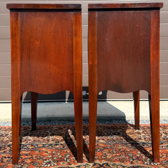 Vintage White Fine Furniture Federal Mahogany 1 Drawer Nightstands - A Pair For Sale - Image 10 of 18