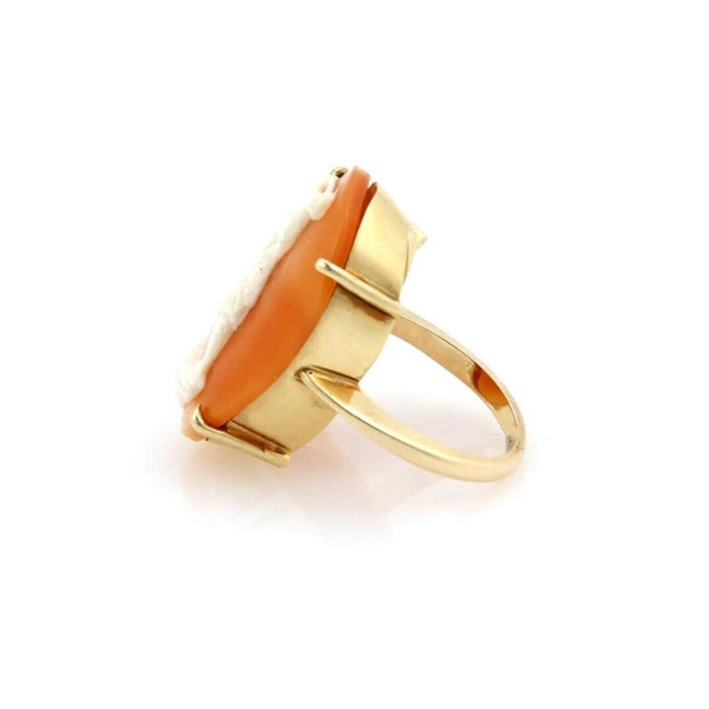 Late 20th Century Shell Cameo Figure 14k Yellow Gold Oval Top Ring - Size 8.75 For Sale - Image 5 of 6
