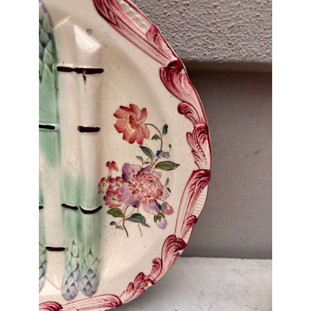 French Country 19th Century Longchamp Majolica Asparagus Plate With Flowers For Sale - Image 3 of 5