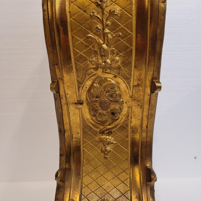 Louis XV Table Clock in Ormolú and Crystal, France For Sale - Image 17 of 18