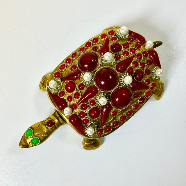 1960s Vintage Art Deco Coastal Hollywood Regency Bejeweled Brass Turtle Box For Sale - Image 18 of 18