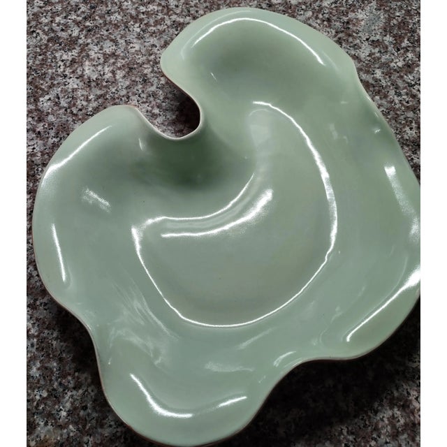 Ceramic Vintage Mid Century Modern Red Wing Pottery Kidney Bean Curved Dish For Sale - Image 7 of 7