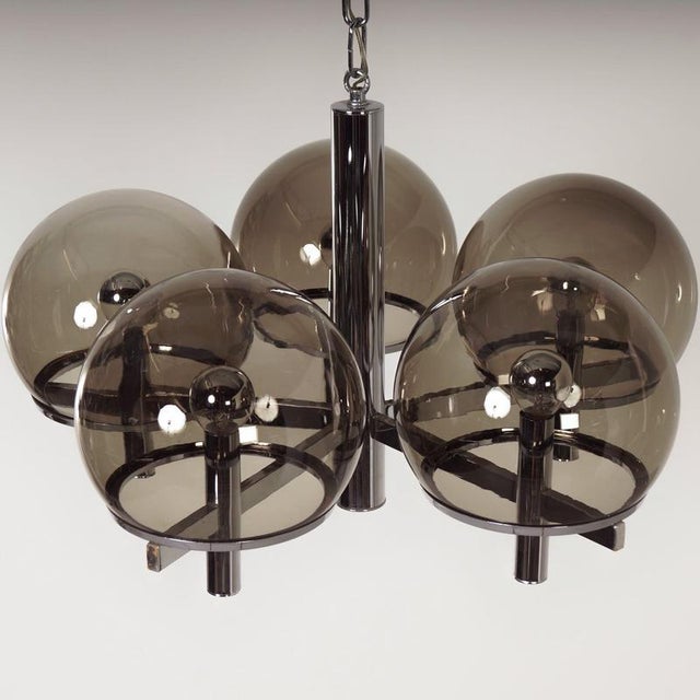 Gaetano Sciolari Chandelier Club Series in Smoked Glass & Chrome by Gaetano Sciolari for Sciolari Lighting, 1970s For Sale - Image 4 of 11