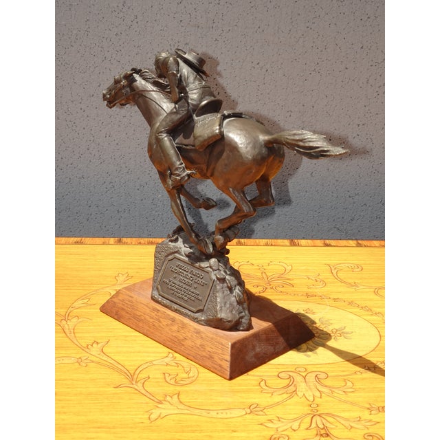 1970s Lh21 Vintage Wells Fargo Bronze Statue "Lightning Line Rider Cowboy Gallop Horse For Sale - Image 5 of 12