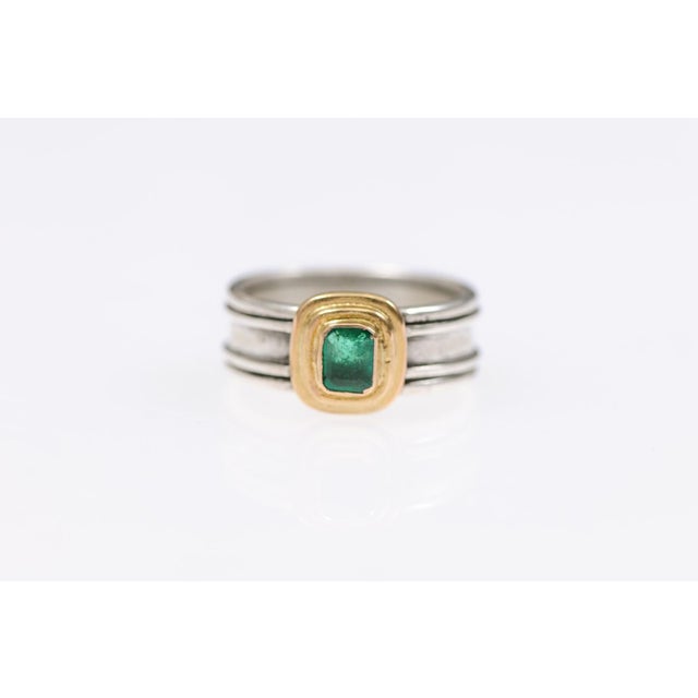Silver Ring w/Emerald in 22k Gold Bezel Set, Size 7.5 For Sale - Image 4 of 10