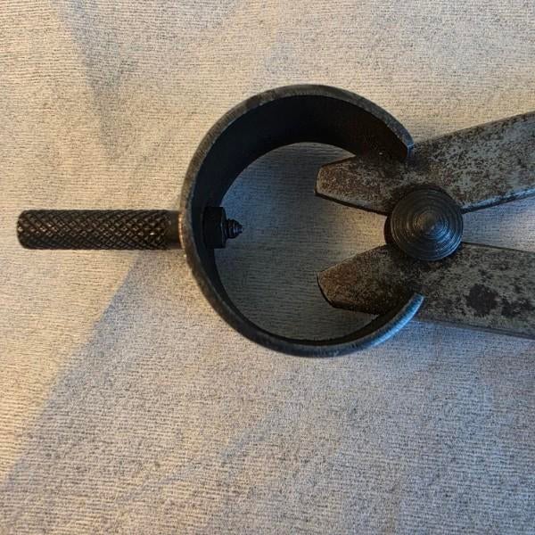 19th C. Hand-Forged Iron 14" Machinist Inside Calipers For Sale - Image 15 of 18