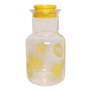 Vintage Pyrex Two Quart Glass Lemonade Carafe / Pitcher With Lid Model 3520 For Sale