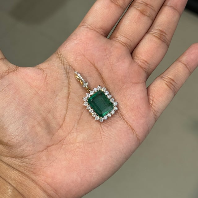 14k Yellow Gold 9.95ct Octagon Emerald and 1.25ct Diamond Halo Enhancer Pendant For Sale In New York - Image 6 of 16