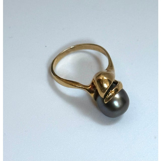 The School of Paris Black Tahitian Pearl 9.3 MM Cocktail Ring 18 Karat Yellow Gold For Sale - Image 3 of 18