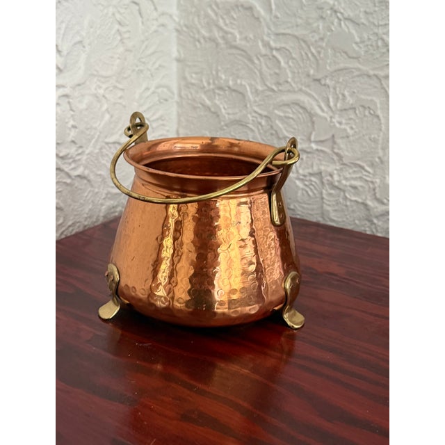Late 20th Century Vintage Hand Hammered Copper Cauldron Planter With Brass Handle and Feet For Sale - Image 5 of 5