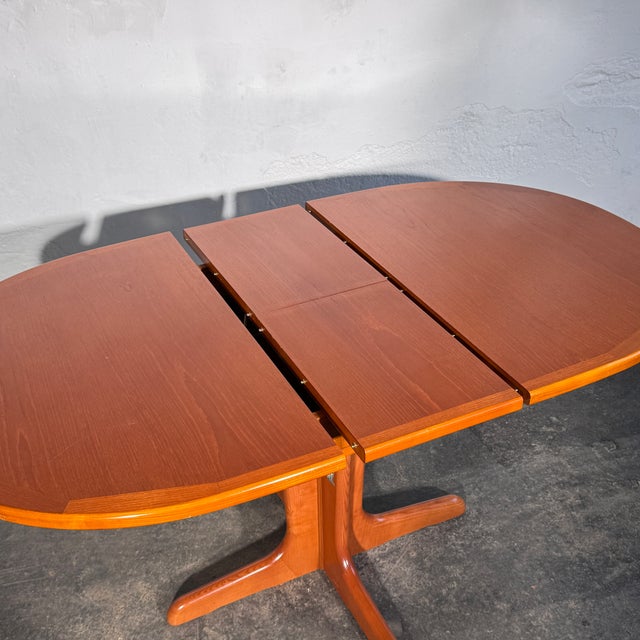 British Oval Extendable Teak Dining Table, 1960s For Sale - Image 4 of 13
