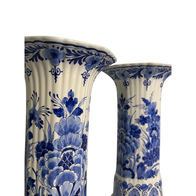 Vintage Three-Piece Delft Blue Garniture Set from Royal Delft, 1972, Set of 3 For Sale - Image 4 of 10