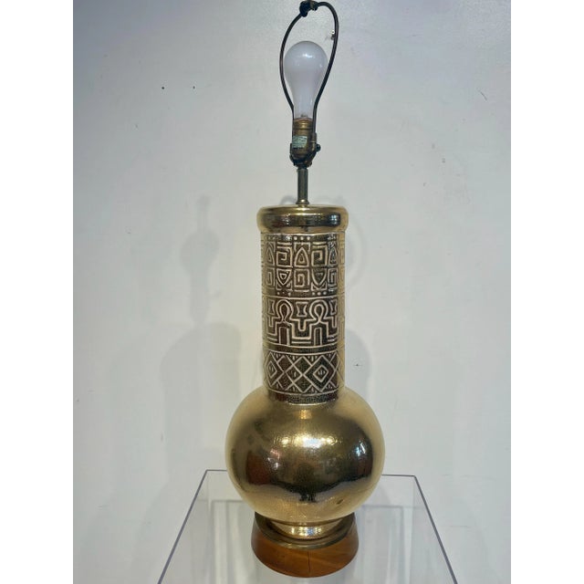 1960s Gilded Hollywood Regency Table Lamp With Egyptian Revival Ceramic Heirogylph Motifs For Sale - Image 5 of 10