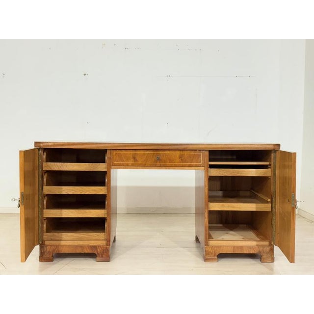 Bring the glamour of the 1920s and 30s to your study. This magnificent partner desk (double writing desk) impresses with...