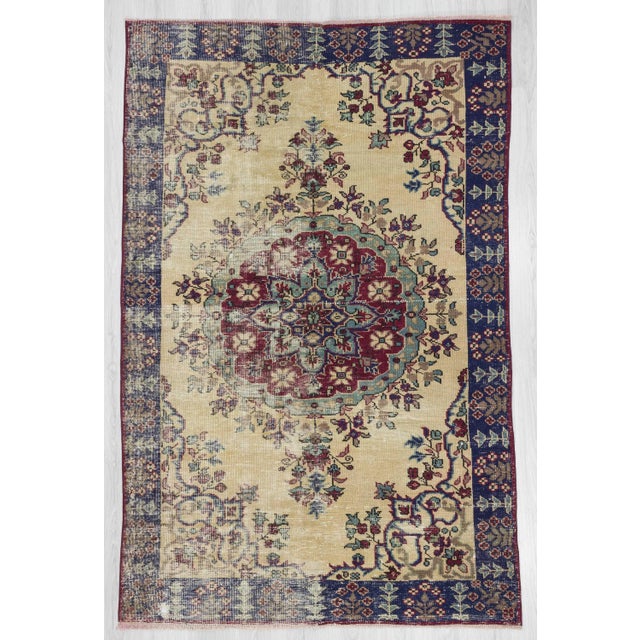 Handknotted vintage rug from Oushak region of Turkey. Approximatelly 45-55 years old. In very good condition.