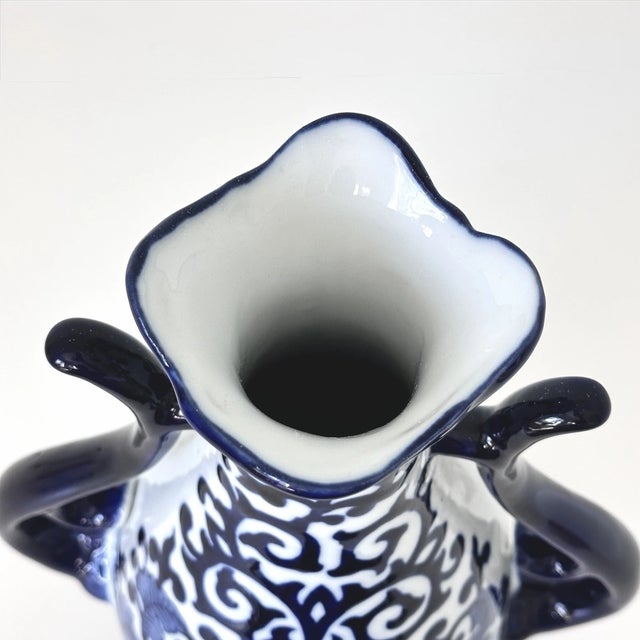 1990s Vintage Chinoiserie Seymour Mann China Blue Porcelain Vase For Sale - Image 5 of 8