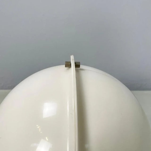 Italian Space Age Spherical Table Lamp in White Plastic, 1970s For Sale - Image 6 of 12