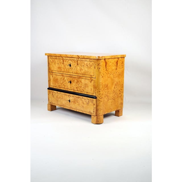 Biedermeier Chest of Drawers in Maple Burl, 1830 For Sale - Image 4 of 15