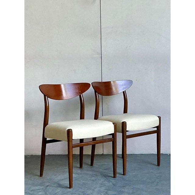 Mid-Century Modern Vintage Mid-Century Modern Blade Back Dining Chairs - A Pair For Sale - Image 3 of 9