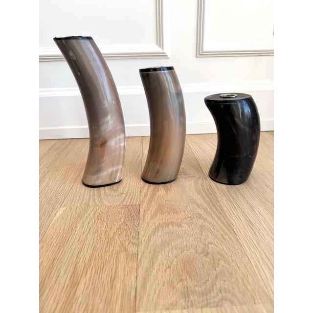 Contemporary Set of 3 Sculptural Polished Horn Candlesticks – 1970s Organic Modern, Karl Springer Style For Sale - Image 3 of 7