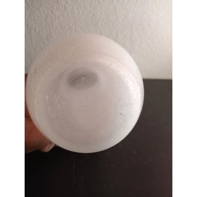 Glass 1980s Blown Spatter Bud Vase With Spiral Cobalt Blue Rigaree For Sale - Image 7 of 9