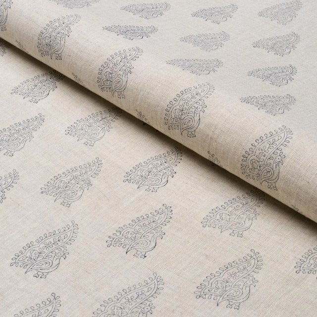 Schumacher SAMPLE - Schumacher Peacock Linen Hand Blocked Print Fabric In Navy & Flax For Sale - Image 4 of 4