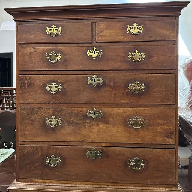DETAILS An antique American walnut two-part chest of drawers on stand. The flat-top case with two short over four long...