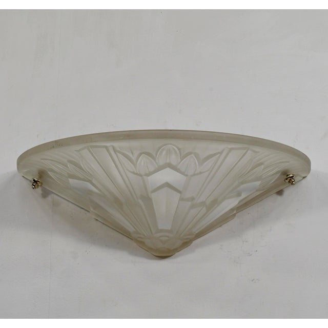 Art Deco Large Single French Art Deco Frosted Glass Wall Sconce by Hettier Vincent & Hanots 1930s For Sale - Image 3 of 10