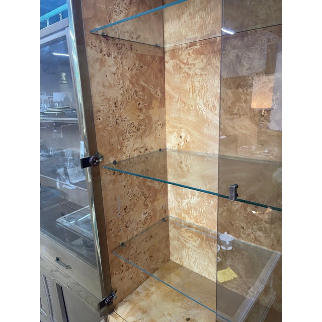 Mid 20th Century Hollywood Regency Burl Wood and Brass Display Cabinet For Sale - Image 4 of 10