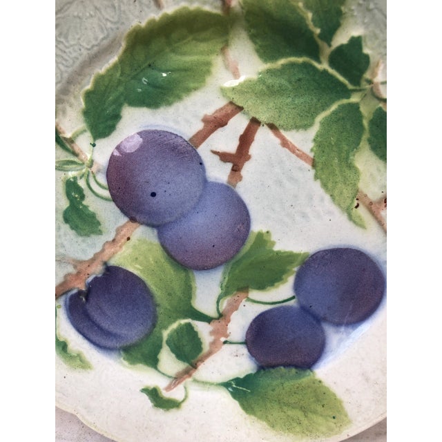 French Country Majolica Plums Plate Keller & Guerin Saint Clement Circa 1900 For Sale - Image 3 of 6