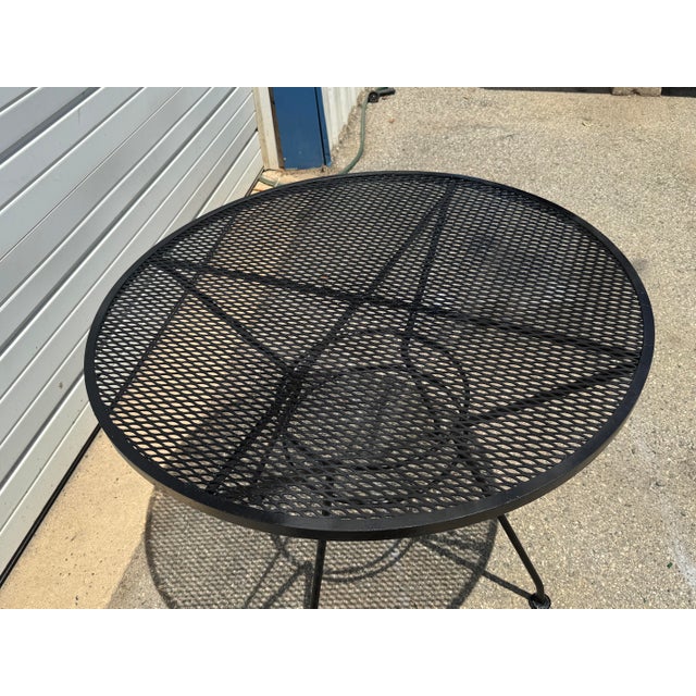 Vintage Salterini Style Wrought Iron Mesh Patio Table – 36” Round For Sale In Philadelphia - Image 6 of 12