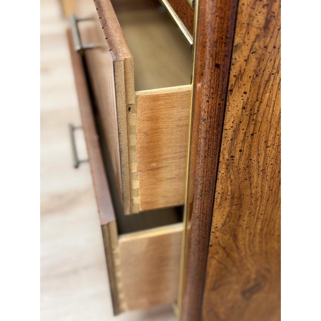 Vintage MCM Bassett Nine Drawer Fluted Dresser Brass Pulls and Trim Mid Century For Sale - Image 15 of 15
