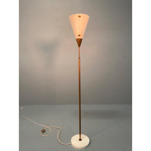 Metal Acrylic Glass and Brass Floor Lamp by Giuseppe Ostuni for Oluce, 1959 For Sale - Image 7 of 9