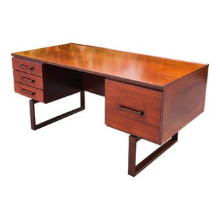 1960s Vintage Danish Modern Rosewood Desk by Henning Jensen & Torben Valeur for Dyrlund For Sale