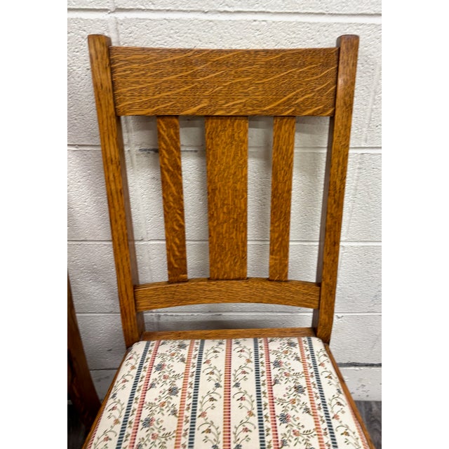 1920s Vintage English Style Barley Twist Tiger Oak Pub Dining Chairs - Set of 4 For Sale - Image 5 of 13