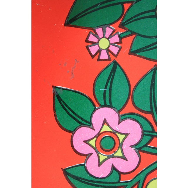 Vintage 1970s Round Red Metal Serving Tray Featuring a Bright "Flower Power" Floral Pattern For Sale In Milwaukee - Image 6 of 9
