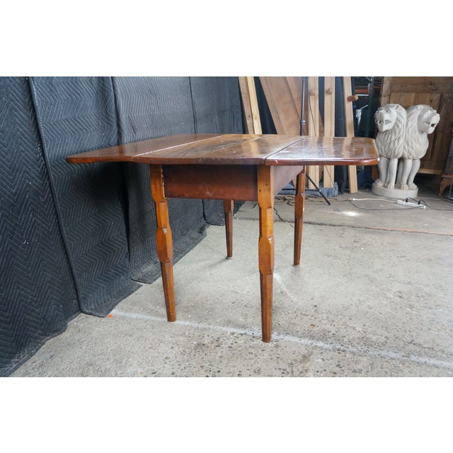 Antique Early 19th Century American Walnut Drop Leaf Console Dining Table For Sale - Image 4 of 18