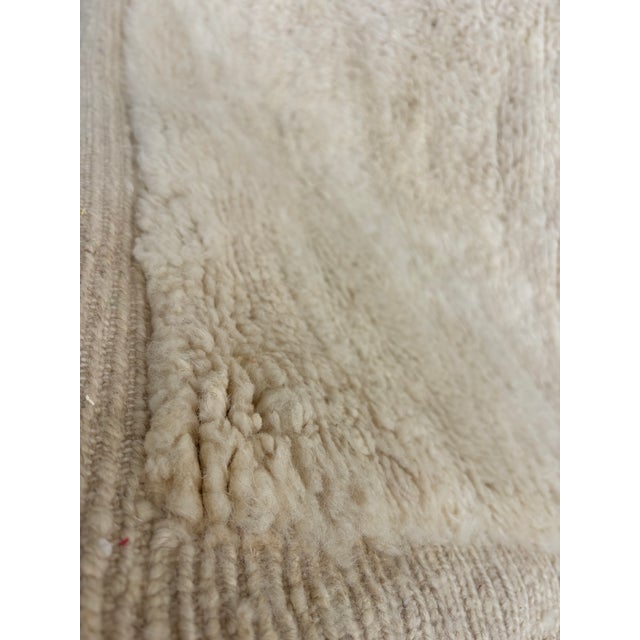 Moroccan Beni M’rirt Wool Rug – Hand Knotted Berber Carpet, Large Ivory Luxury Area Rug For Sale - Image 11 of 15
