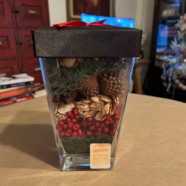 Vintage Lord & Taylor Potpourri Holiday Blend in Glass Vase For Sale In New York - Image 6 of 9