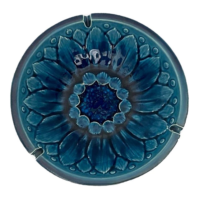 Mid-Century Modern Freeman-McFarlin Peacock Blue Sunflower Ashtray - No. 692 For Sale