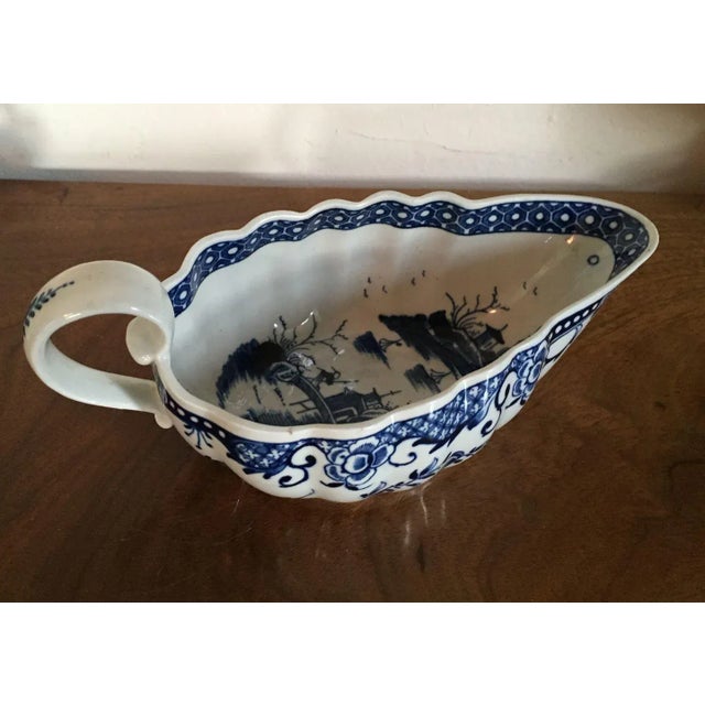 Blue 18th Century English George III Worcester Porcelain Sauce Boat For Sale - Image 8 of 11