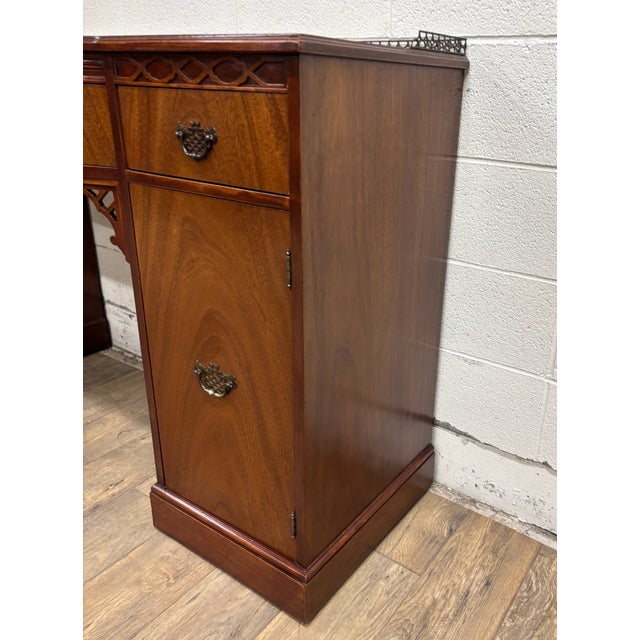 Late 20th Century Vintage Chippendale Style Galleried Mahogany Sideboard Buffet Console Desk For Sale - Image 5 of 17