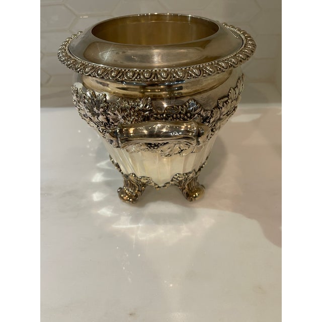 English Antique Silverplated Sheffield Champagne Bucket With Two Handles and Elaborate Decoration For Sale - Image 3 of 10