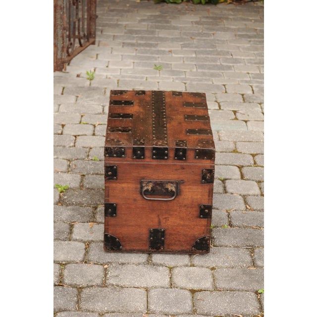 English Oak Trunk with Metal Accents and Lateral Handles, Late 19th Century For Sale - Image 12 of 12