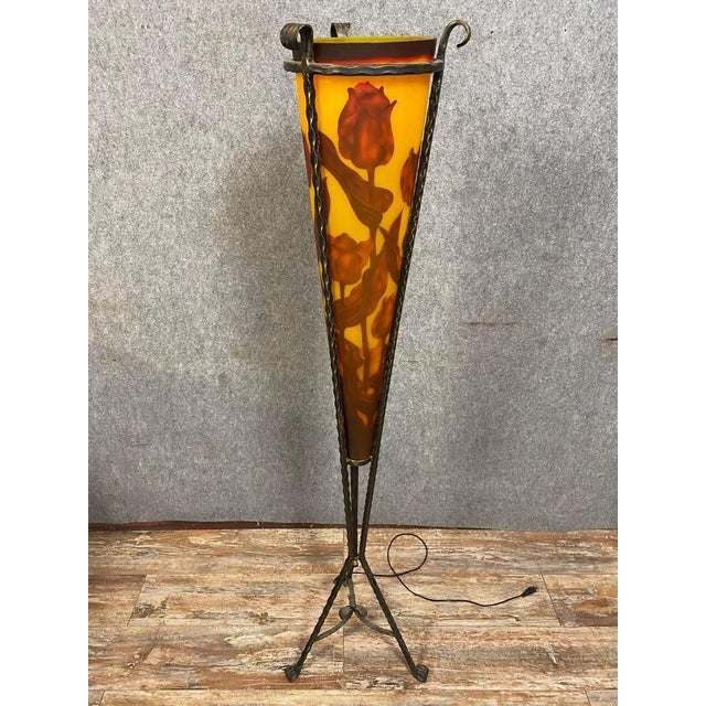 Art Nouveau Floor Lamp in Wrought Iron and Pâte de Verre with Tulips, 1970s For Sale - Image 4 of 5