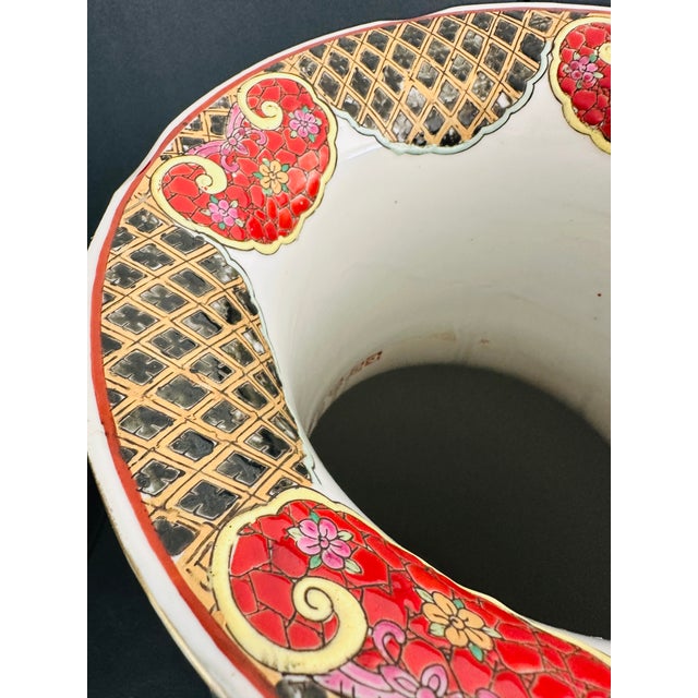 Vibrant Vintage 1970s Chinese Famille Rose Medallion Floor Vase | Chinoiserie Grand Decor With Foo Dog Handles For Sale - Image 12 of 15