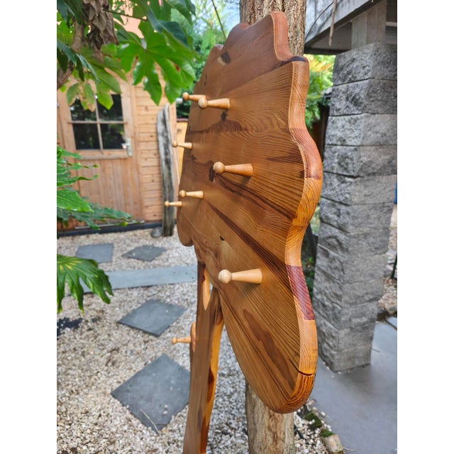 Sculptural tree-shaped wardrobe in lacquered pine from the 80s/90s A beautiful object and still in good to very good...
